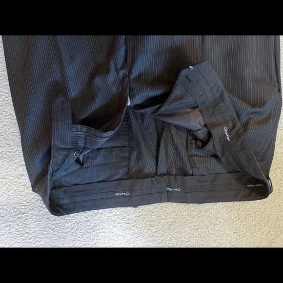 Calvin Klein Full Wool Suit (blazer and pants) - Picture 15 of 16